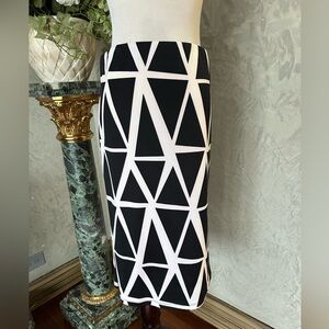 a'gaci Monochrome Triangle Pattern Pencil Skirt